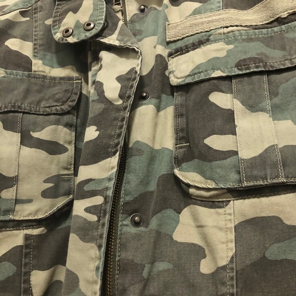 AÉROPOSTALE: S cropped camo “jean” jacket - Picture 3 of 4